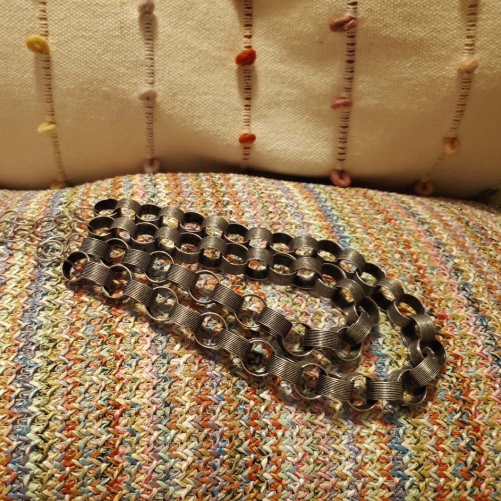 Stunning vintage Graziano statement necklace. Silvertone links 20.5 to 24" long